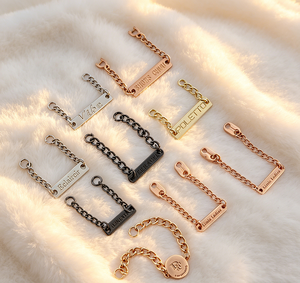 Etiquetas de Cadena para Cuello de Aleación de Zinc Grabadas Personalizadas con Logotipo de Marca para Cuellos de Prendas y Accesorios de Moda de Lujo - Product Image 3