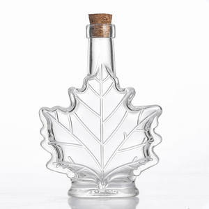 Bouteille de sirop en verre en forme de feuille d'<span class=keywords><strong>érable</strong></span> 50ml 100ml 250ml Bouteille de liqueur en verre avec bouchon <span class=keywords><strong>à</strong></span> vis pour <span class=keywords><strong>l</strong></span>'emballage de spiritueux Vodka - Product Image 4