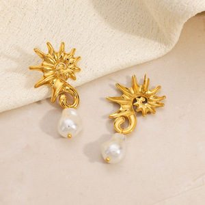 Pendientes Colgantes de Perla en Espiral con Caballito de Mar, Chapados en Oro de 18k, Acero Inoxidable, para Uso Diario - Product Image 3