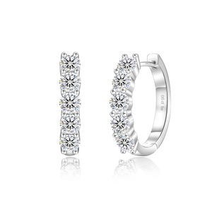 Pendientes de Aro Huggies de Moissanita, Chapados en Oro Blanco de 14K, Plata de Ley 925, Certificación GRA, Corte Brillante Redondo, Joyería para Mujer y Hombre - Product Image 1