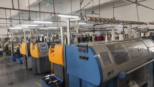 <span class=keywords><strong>Cardigan</strong></span> rosso <span class=keywords><strong>bianco</strong></span> lavorato a maglia con perle da <span class=keywords><strong>donna</strong></span> produttore di OEM ODM personalizzato - Product Image 6