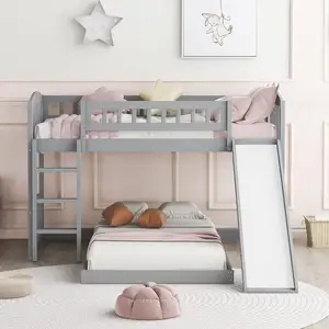 Tempat tidur susun anak-anak ukuran lebih dari kayu dengan pelindung tangga geser untuk anak laki-laki dan perempuan remaja