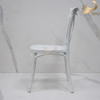 Chaises de salle à manger modernes en plastique PP de haute qualité, avec dossier et coussin en mousse, durables pour les jardins, les mariages, les banquets, les hôtels