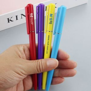 Stylos à bille promotionnels en plastique personnalisables avec logo, à mécanisme rotatif simple, pour hôtels - Product Image 1