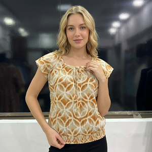 Blusa de algodón para mujer con estampado geométrico, manga casquillo, cuello redondo, corte holgado, top informal transpirable para primavera y verano con diseño cruzado y lazo. - Product Image 1