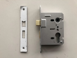 Serrure de salle de bain <span class=keywords><strong>à</strong></span> <span class=keywords><strong>rayon</strong></span> de 65mm de type britannique avec plaque frontale pour porte en bois laiton acier alliage de zinc matériau ABS 3 clés incluses - Product Image 2
