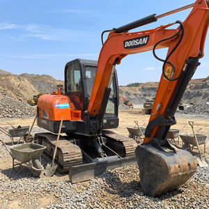 รถขุดมือสอง Doosan DX60-9C ขนาด 6 ตัน ยี่ห้อเกาหลี เครื่องยนต์ Isuzu แท้ เหมาะสำหรับงานขุดในพื้นที่แคบ - Product Image 1