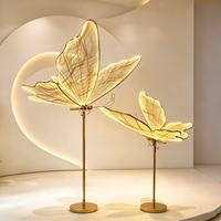 Support d'allée lumineux en forme de grand papillon avec ailes LED chaudes, support métallique pour décoration de cérémonie de mariage et de fête
