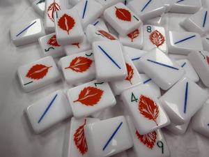 Ensemble de Mahjong américain Newport moderne et portable Botanical Line Y-17 non chargé, 160 tuiles de Mahjong en acrylique blanc, pieds pliables, 4 - Product Image 4