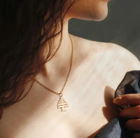 Collier en Cèdre du Liban Pendentif porte-bonheur en Cèdre du Liban Cadeau Bijouterie fine plaquée or PVD 18K