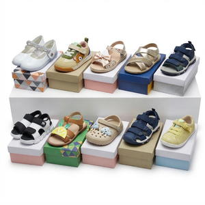 Lote de Calzado Infantil al por Mayor, Estilos Variados, Zapatillas, Sandalias, Calzado Escolar de Lona para Niños y Niñas - Product Image 2