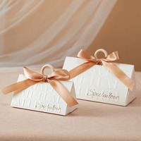 Boîte cadeau de mariage et de fiançailles Haute Couture, boîte à bonbons triangulaire avec gaufrage et revêtement UV, impression avec laminage mat