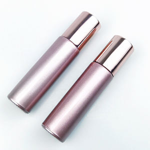 Vente en gros de flacons roll-on en verre métallisé rose de 5 ml et 10 ml avec bouchon rose doré pour huile aromatique et parfum - Product Image 2