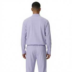 Conjunto de chándal cortavientos para hombre, morado claro, con cremallera de un cuarto, de tela arrugada, joggers con cordón, ropa deportiva casual, cuello alto. - Product Image 4