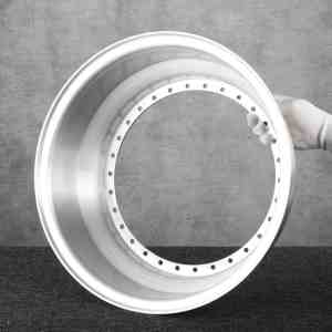 Baril de roue intérieur 3 pièces pour Bxs <span class=keywords><strong>LM</strong></span> <span class=keywords><strong>R</strong></span> Step up 19 à 20 pouces, 20 ou 40 trous, forgé, 3 pièces, finition brossée, pour jante à déport - Product Image 1