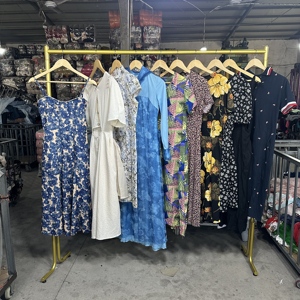 Ballots de vêtements usagés mixtes, vêtements d'occasion pour femmes, lots en gros Ukay Ukay de robes longues en coton pour dames, articles en vrac - Product Image 1