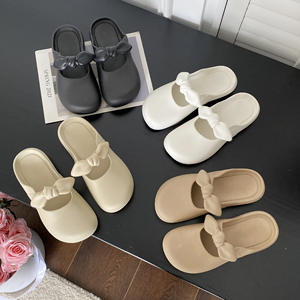 Chaussures de plage polyvalentes et tendance à semelles souples pour l'extérieur, associées à des pantoufles plates décontractées pour femmes - Product Image 3