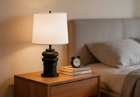 Lampe de table moderne en métal gris avec abat-jour en tissu, alimentation CA, culot E26, commande par interrupteur LED, pour usage hôtelier