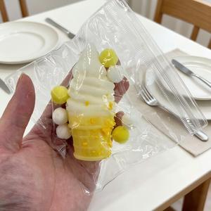 Jouet de <span class=keywords><strong>d</strong></span>écompression créatif en TPR en forme de cornet de glace au fromage - Anti-stress portable pour étudiants et employés de bureau - Product Image 1