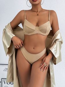 Nouvel ensemble de lingerie sexy noir à rayures pour femmes, soutien-gorge et culotte, ensemble de sous-vêtements deux pièces pour femmes matures - Product Image 1
