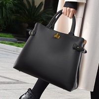 Nouveautés : Sac fourre-tout de luxe pour femme avec quincaillerie dorée, sac à bandoulière avec fermoir torsadé, idéal pour les essentiels quotidiens