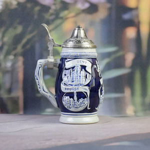 Jarra de Cerveza Multi-Ciudades de Bélgica - Jarra con Diseño de Monumentos de Bruselas/Gante/Brujas con Tapa Metálica - Product Image 2