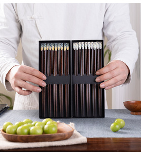 Cadeaux de baguettes japonaises : 5 paires de baguettes en bois réutilisables, en bois naturel, pour sushi, vaisselle, nouilles - Product Image 3
