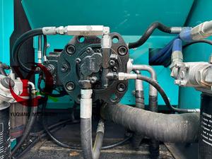 Excavatrice sur chenilles hydraulique Kobelco SK200 d'occasion, 20 tonnes, 95% NEUVE, modèle 2023, boîte de vitesses, pompe, moteur, capacité de la benne de 0,8 m³ - Product Image 6