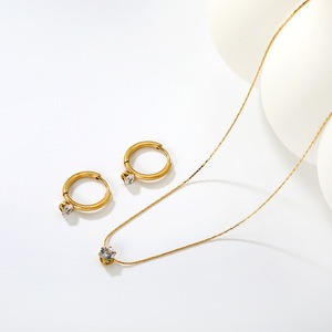 Conjunto de collar con colgante de cristal chapado en oro y pendientes de aro para mujer, joyería fina para uso diario - Product Image 2