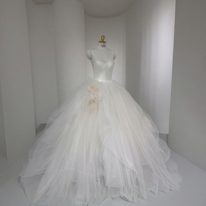 Robe de mariée de luxe en tulle Nt127, robe de bal romantique de princesse avec bretelles spaghetti et taille fleurie Jancember - Product Image 1