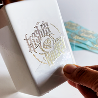 Autocollants de transfert métalliques brillants et brillants avec logo personnalisé imprimé en or, sans frais, pour vêtements, boîtes, chaussures