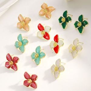 Pendientes de tuerca dorados para mujer, de acero inoxidable, con diseño de lazo escultural, corazón texturizado, hoja y flor, geométricos exagerados, para fiesta - Product Image 4