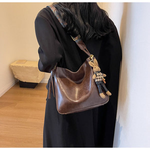 High-end retro bucket bag for women new 2026 style wide <b>strap</b> <b>shoulder</b> bag/crossbody bag - Product Image 2