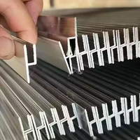 Boîtier lumineux en aluminium extrudé anodisé sur mesure ODM, anti-décoloration, pour enseigne publicitaire de magasin commercial de vin et d'outils