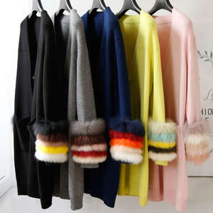 <span class=keywords><strong>Pull</strong></span> à <span class=keywords><strong>manches</strong></span> longues de haute qualité en gros, cardigan long tricoté <span class=keywords><strong>avec</strong></span> poignets en fourrure <span class=keywords><strong>amovibles</strong></span> pour femmes - Product Image 1