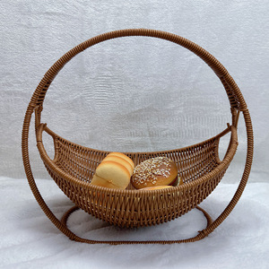 ตะกร้าผลไม้ทอจากหวายพร้อมหูจับ ตะกร้าเก็บของทรงกลมสำหรับห้องนั่งเล่น ถาดใส่ขนมและชา - Product Image 3