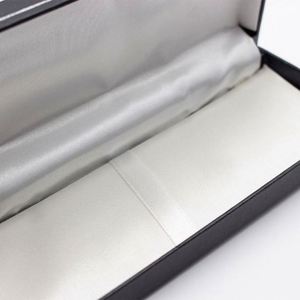 Boîte cadeau argentée personnalisée pour entreprise |   Étui de luxe en métal pour stylo à bille et stylo-plume avec logo de l'entreprise - Product Image 4