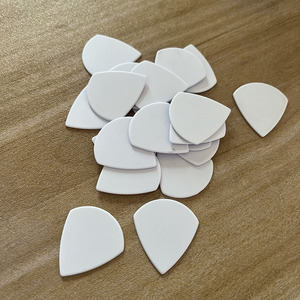 100 Pezzi Plettri per Chitarra <span class=keywords><strong>JAZZ</strong></span> XL in Delrin, Formato Grande, Senza Logo, Materiale Durevole di Qualità, Nero e Bianco, Prodotti in Cina - Product Image 6