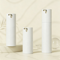 Bouteilles sans air portables de petite capacité (15 ml, 30 ml, 50 ml) fabriquées sur mesure pour le distribution de lotion.