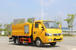 Pequeño camión de limpieza de succión de aguas residuales Dongfeng de alta presión nuevo o usado de 2500 litros para limpieza de desagües - Product Image 3