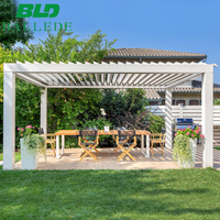 Pergola bioclimatique en aluminium, pergola électrique automatique d'extérieur avec verre coulissant