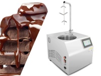 Équipement polyvalent pour le trempage du chocolat Moulage et enrobage en un