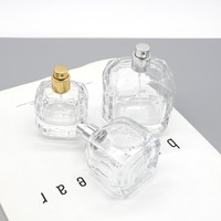 Botol Parfum Kaca 100ml Berkualitas Tinggi Desain Mewah Persegi Logo Timbul Label Kustom Warna Kustom Tutup Semprot Kosong