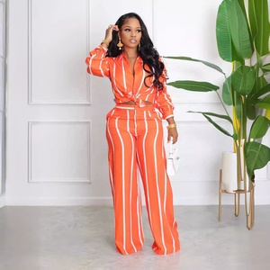 Set Donna Casual alla Moda <span class=keywords><strong>con</strong></span> Top Corto a Righe Multicolore <span class=keywords><strong>con</strong></span> Nodo Frontale e <span class=keywords><strong>Pantaloni</strong></span> a Gamba Larga - Product Image 2