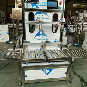 Remplisseuse semi-automatique à double tête en plastique anti-corrosion Toliet Liquid Cleaner <span class=keywords><strong>Chlore</strong></span> Blanchiment Eau Huile Machine de remplissage de poids - Product Image 2