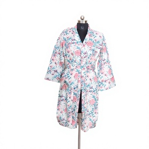 Lujosa bata de algodón con estampado de bloques, diseño sencillo con botones, cinturón y lazo en la cintura, cómoda para dormir, para mujer. - Product Image 1