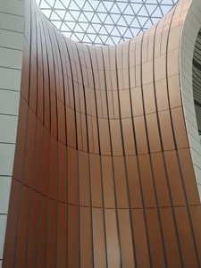 Système de façade murale courbée pour balcon, revêtement extérieur pour immeuble commercial de grande hauteur - Product Image 3