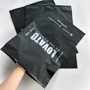 Sacs d'emballage noirs écologiques sacs en plastique à fermeture éclair imprimés de logo personnalisé pour t-shirt sac à fermeture éclair givré pour vêtements - Product Image 2