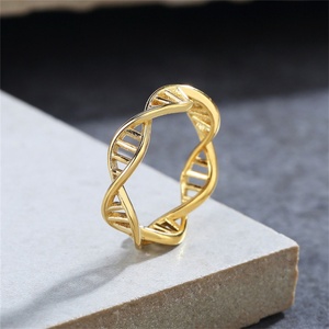Cadeau de fiançailles, anneaux creux en acier inoxydable plaqué or, anneaux en spirale DNA torsadés - Product Image 1