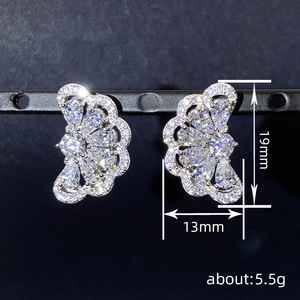 Orecchini a Perno a Forma di Goccia con Petali per Donne, Design Floreale Elegante, Accessori per Orecchie da Indossare Quotidianamente - Product Image 4